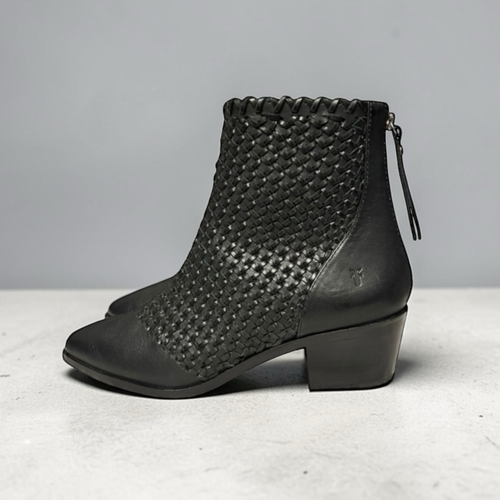 π» Frye Ellen Woven Black Leather Bootie | Women's Size 10